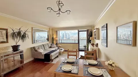380 Mountain Rd #2006, Union City, NJ 07087