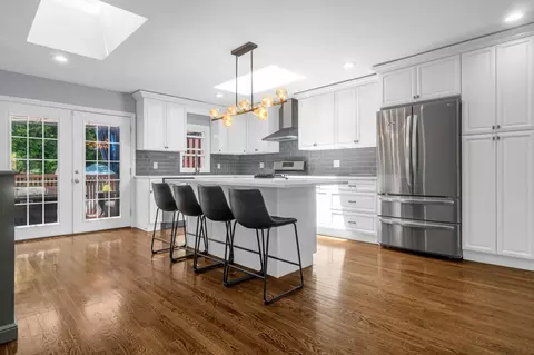 46 W 43rd St, Bayonne, NJ 07002