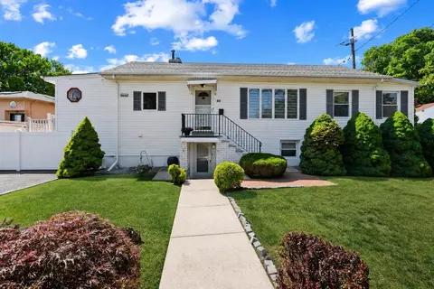 55 Central Ln, Secaucus, NJ 07094