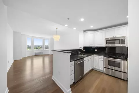 6408 City Pl, Edgewater, NJ 07020