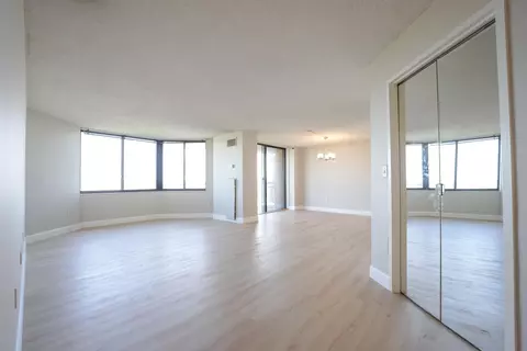 1021 Harmon Cove Tower #1021, Secaucus, NJ 07094