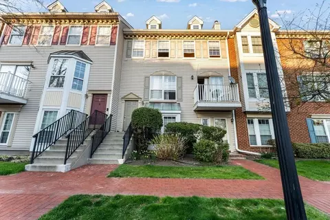 15 Cedar St, Jc West Bergen, NJ 07305