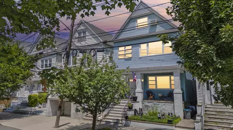 131 W 10th St, Bayonne, NJ 07002