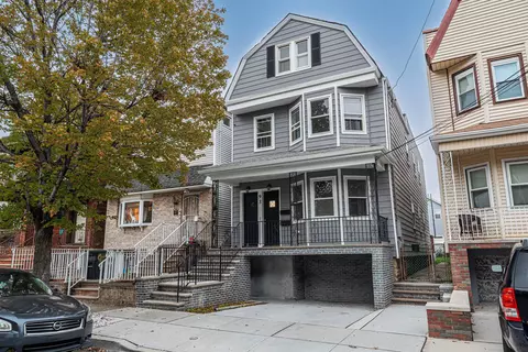 93 W 11th St, Bayonne, NJ 07002