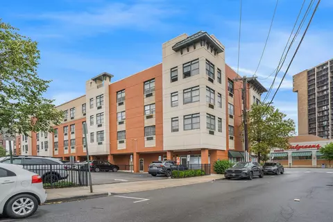 9252 Kennedy Blvd #204, North Bergen, NJ 07047