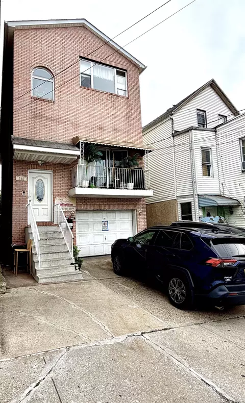 795 Secaucus Rd, Jersey City, NJ 07307