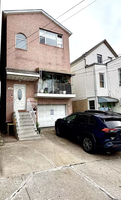 795 Secaucus Rd, Jersey City, NJ 07307