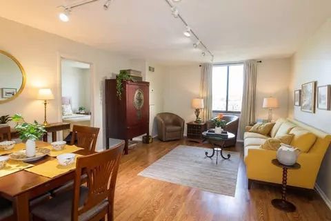 1033 Harmon Cove Tower, Secaucus, NJ 07094