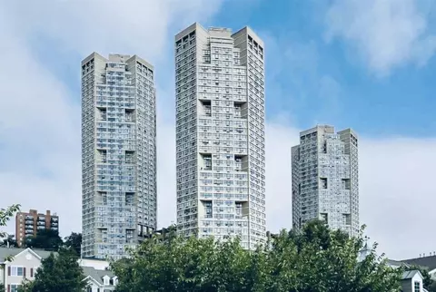 7004 Blvd E #11C, Guttenberg, NJ 07093