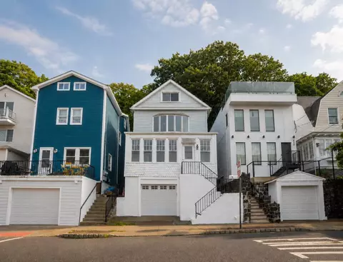 Exterior - 528 Undercliff Ave, Edgewater, NJ 07020 photo 1 of 3