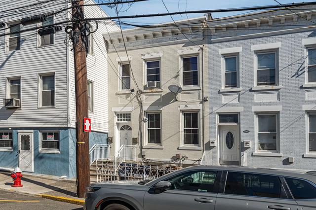 318 70th St, Guttenberg, NJ 07093