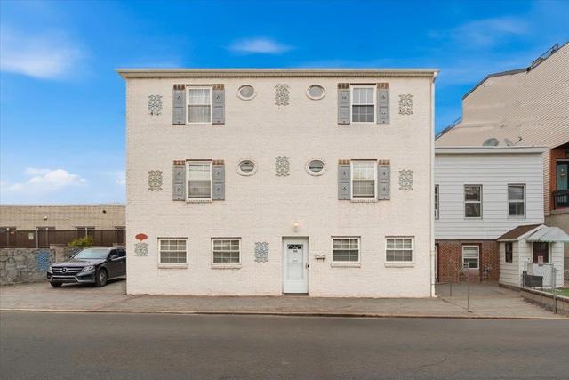 122 Bleecker St, Jersey City, NJ 07307