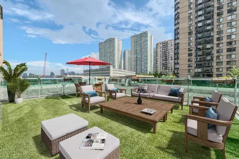20 Newport Pkwy #306S, Jersey City, NJ 07310
