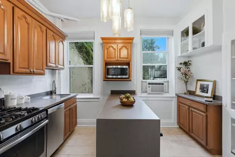258 9th St #2, Hoboken, NJ 07030