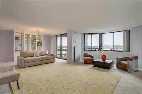 807 Harmon Cove Tower #807, Secaucus, NJ 07094
