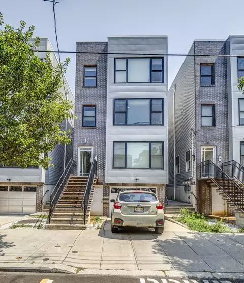 312 10th St #2, Union City, NJ 07087