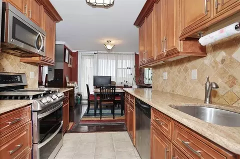 6040 Blvd E #8H, West New York, NJ 07093
