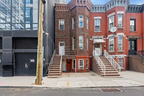 24 Cottage St, Jersey City, NJ 07306