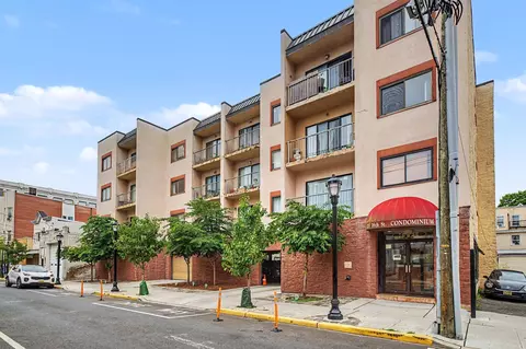 318 38th St #307, Union City, NJ 07087
