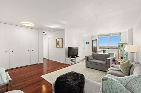 100 Manhattan Ave #2115, Union City, NJ 07087