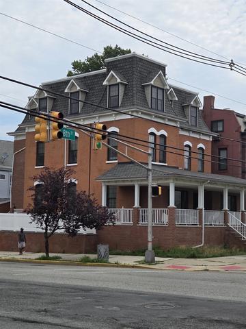 105 W 8th St, Bayonne, NJ 07002