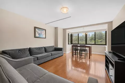 700 Grove St #2L, Jersey City, NJ 07310