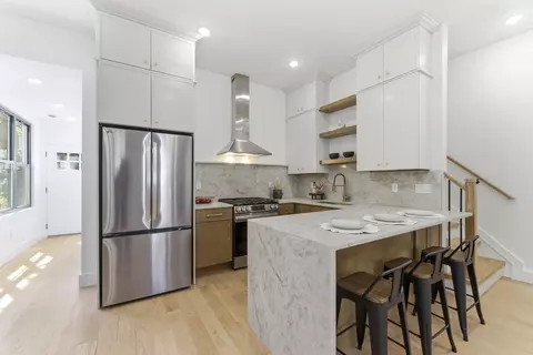 113 Oak St, Jc Bergen-lafayett, NJ 07305