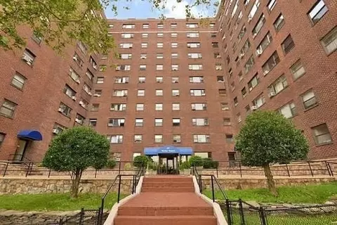 6515 Blvd E #2E, West New York, NJ 07093
