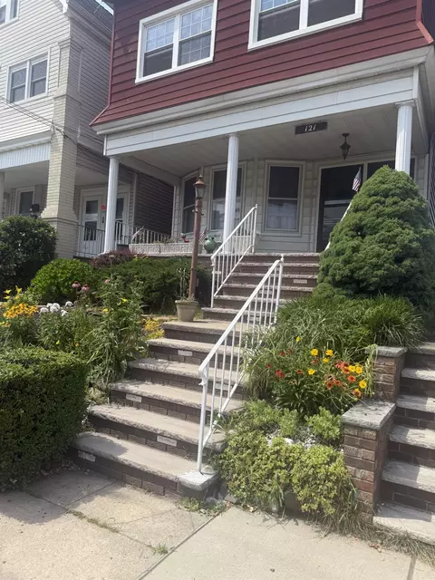 121 W 6th St, Bayonne, NJ 07002