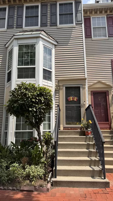 40 Holly St, Jersey City, NJ 07305
