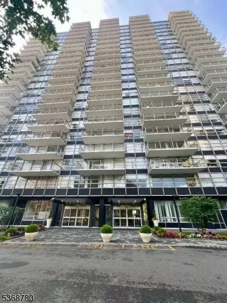 6050 Blvd E #12D, West New York, NJ 07093