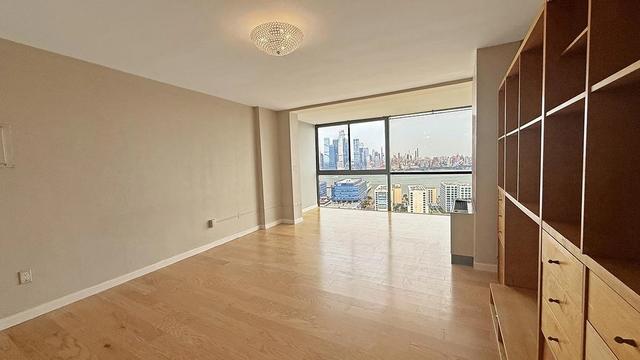 380 Mountain Rd #1107, Union City, NJ 07087