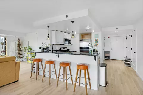 700 1st St #6H, Hoboken, NJ 07030