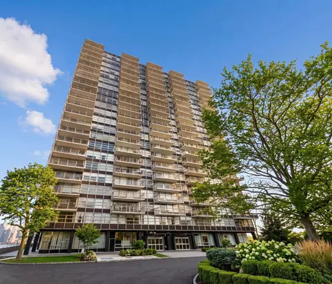 6050 Blvd E #9C, West New York, NJ 07093
