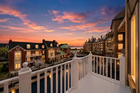 201 Shearwater Ct W #33, Jersey City, NJ 07305