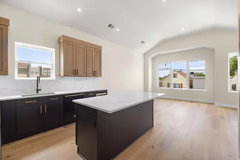 79 E 23rd St #2, Bayonne, NJ 07002