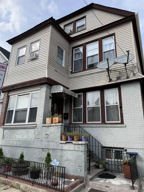374 Stegman Pkwy, Jersey City, NJ 07305