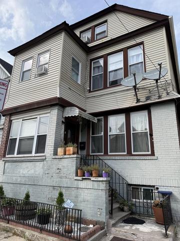 374 Stegman Pkwy, Jersey City, NJ 07305