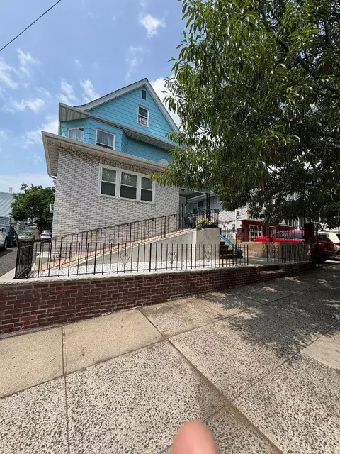 21 Danforth Ave, Jersey City, NJ 07305