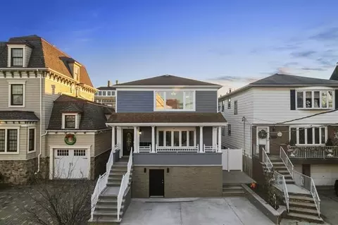 96 W 8th St, Bayonne, NJ 07002