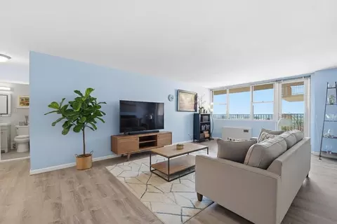 6040 Blvd E #26J, West New York, NJ 07093