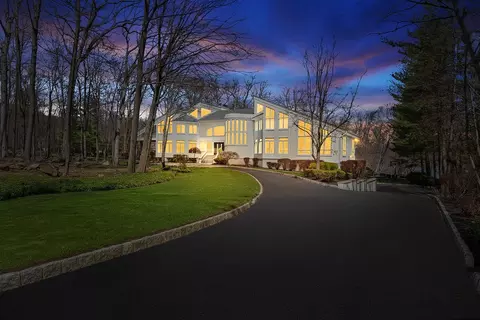 817 Shore Dr, Kinnelon Borough, NJ 07405