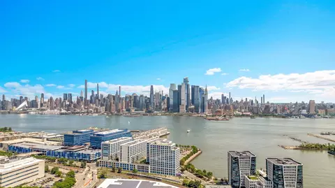 5 Grand St #301, Weehawken, NJ 07086