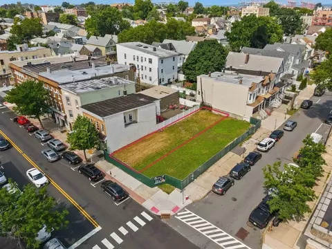 793 Broadway, Bayonne, NJ 07002