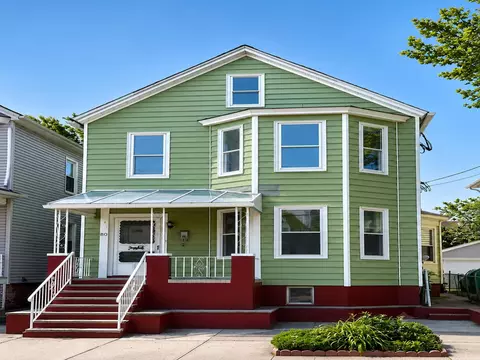 80 W 44th St, Bayonne, NJ 07002