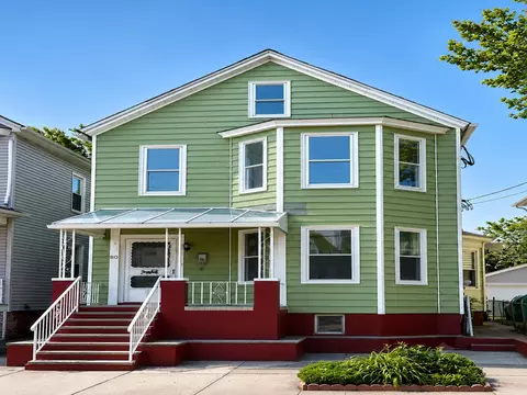 80 W 44th St, Bayonne, NJ 07002