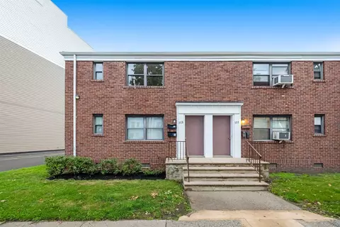 113 W 2nd St #2, Bayonne, NJ 07002