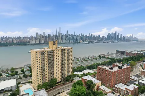 6600 Blvd E #23D, West New York, NJ 07093