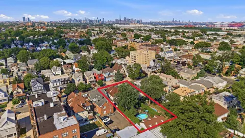 82 W 34th St, Bayonne, NJ 07002