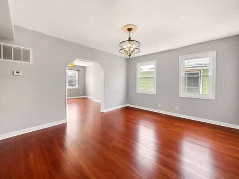 19 W 9th St, Bayonne, NJ 07002